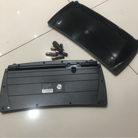 Wireless Keyboard - Picture 3 of 4